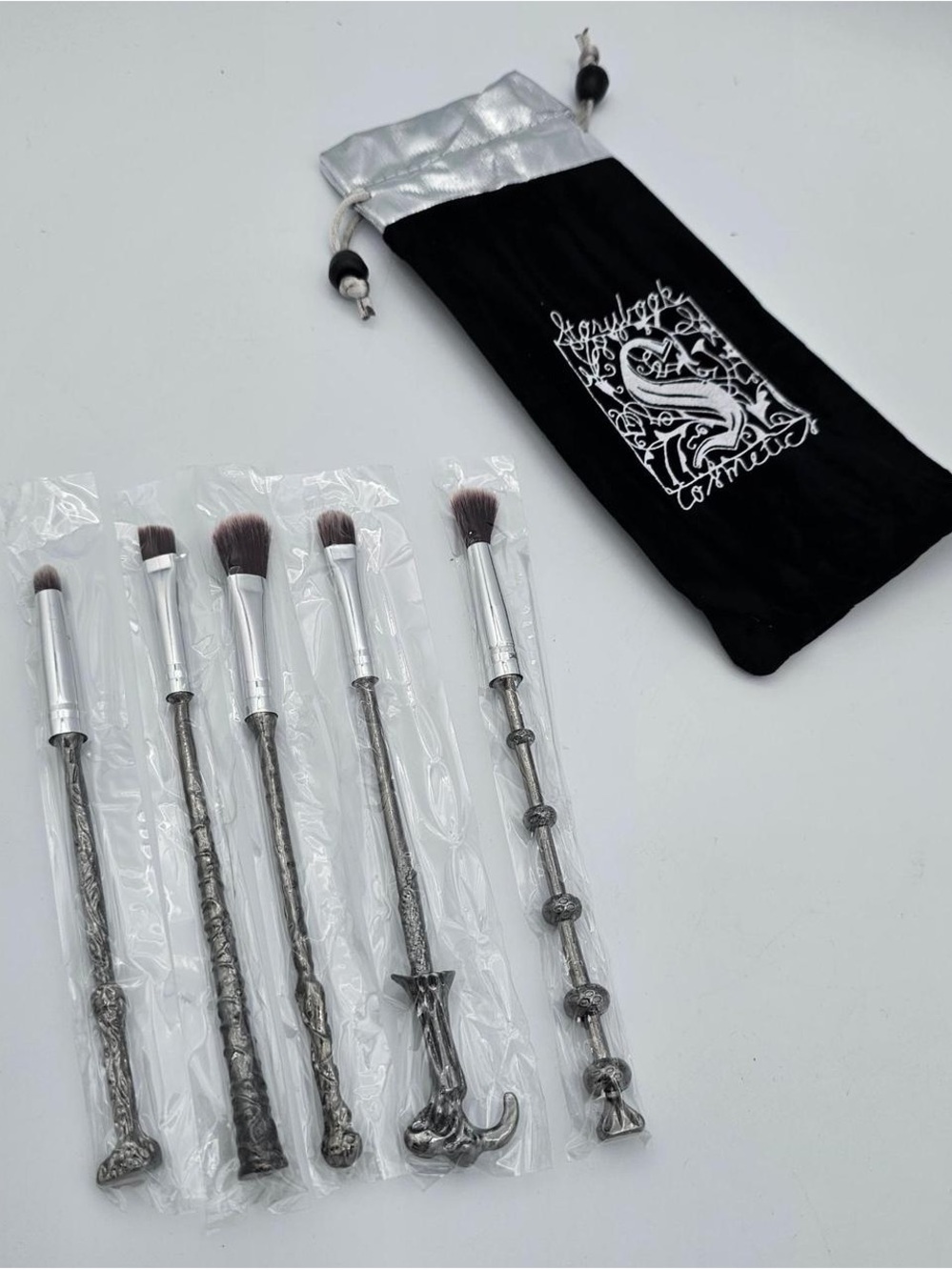 Novelty Wand Handle Makeup Brush Set with Velvet Carry Pouch - Silver & Black